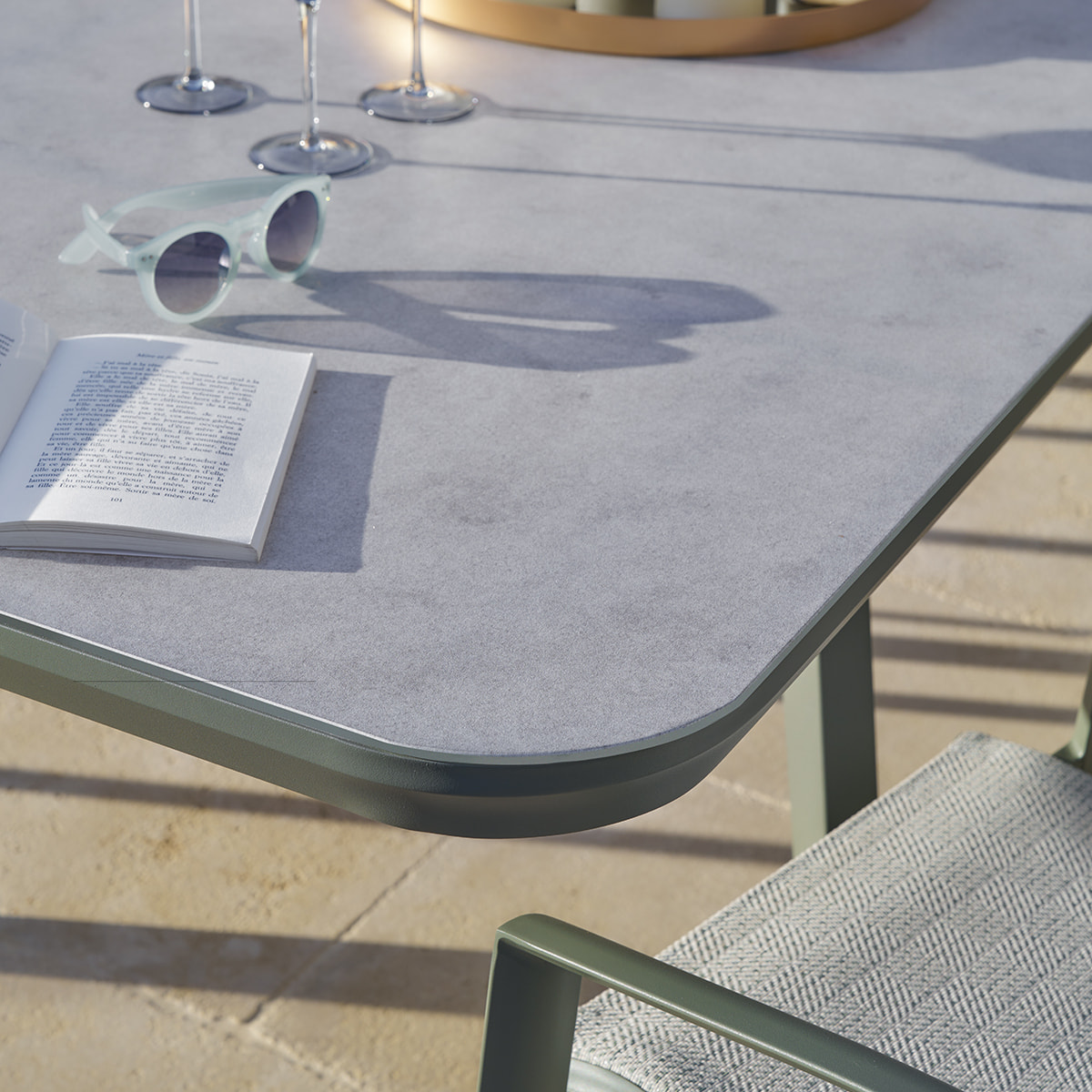 Table de jardin extensible "Pulpy" vert laurier & gris granite 12 places en aluminium verre et céramique