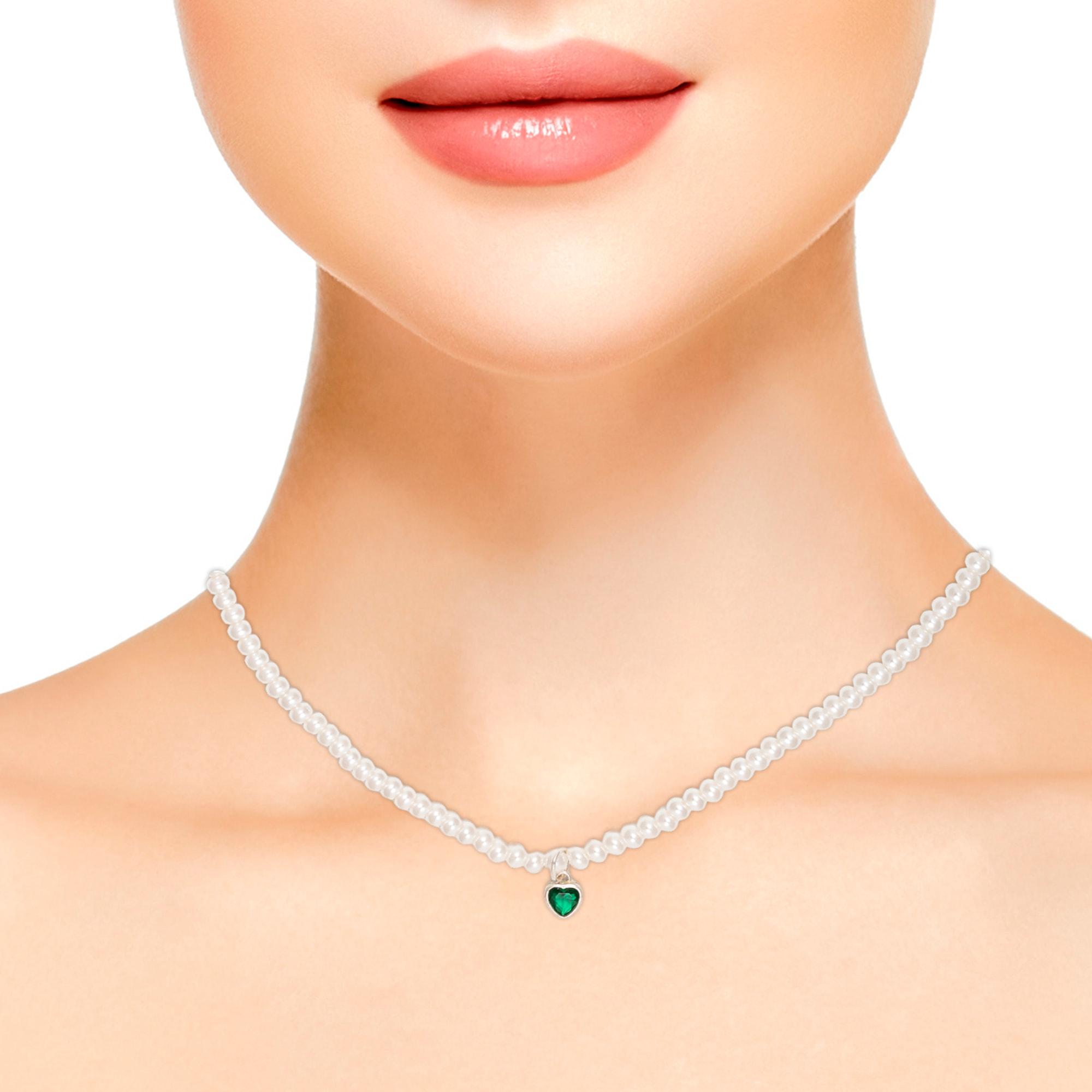 Collar de plata de ley 925 con cuentas de perla y colgante de corazón de cicón verde con cierre de resorte.