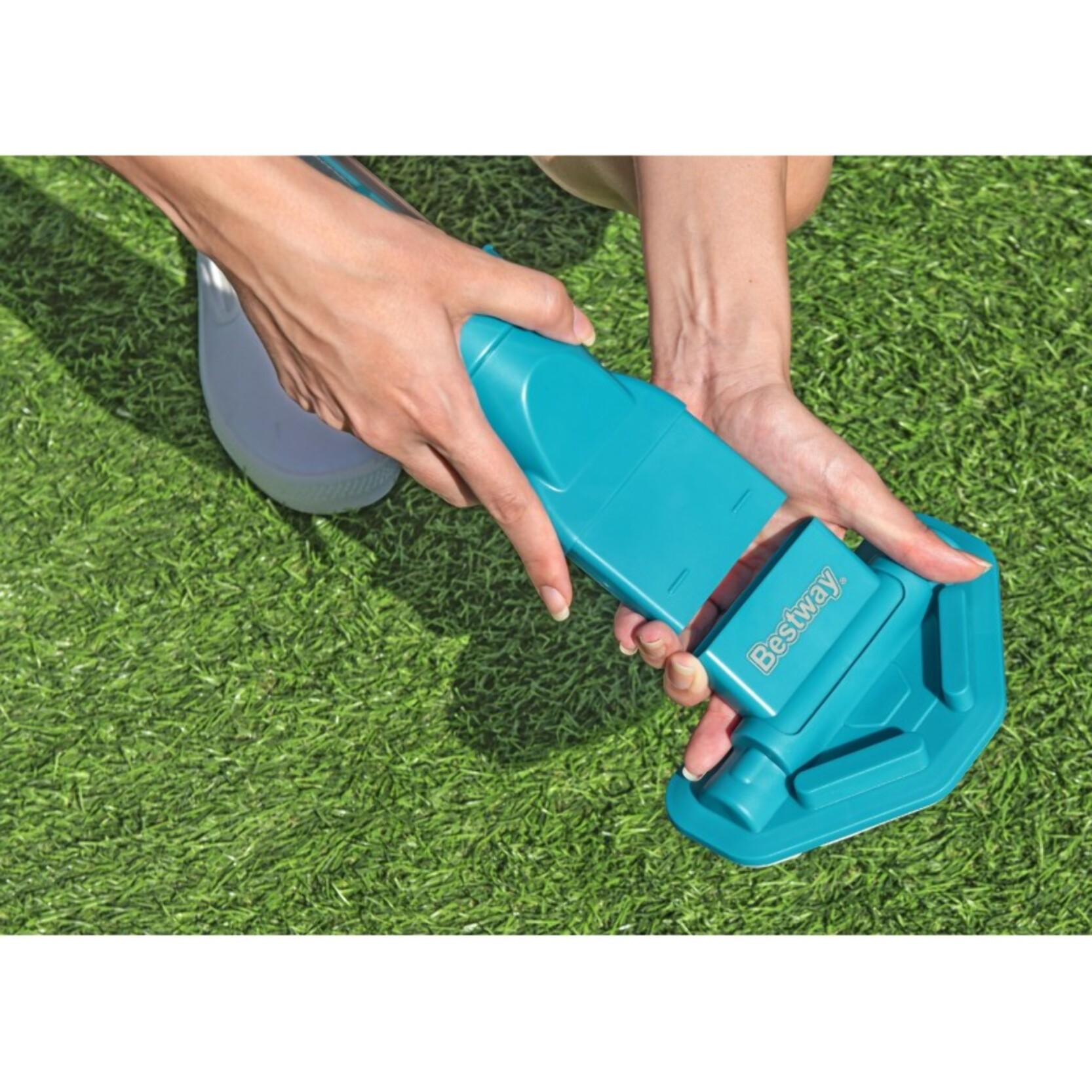 Bestway Kit entretien piscine avec aspirateur et épuisette AquaSurge