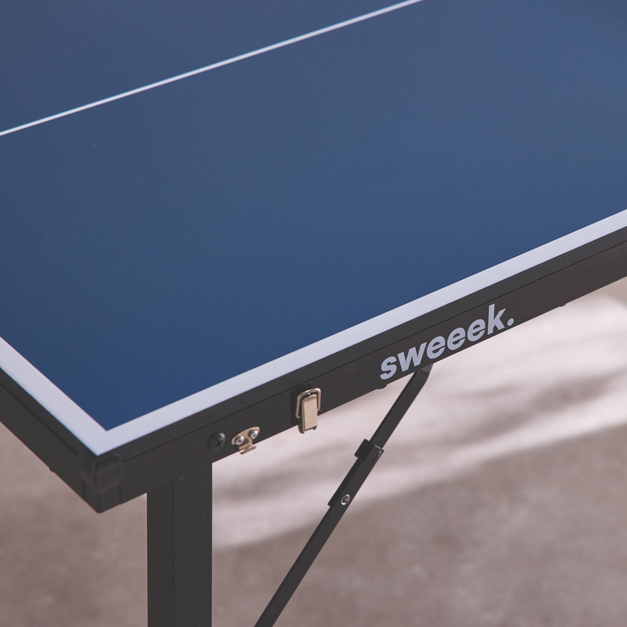 Mini table de ping pong intérieure pliante avec 2 raquettes et 3 balles MINI TABLE DE PING PONG INTÉRIEURE