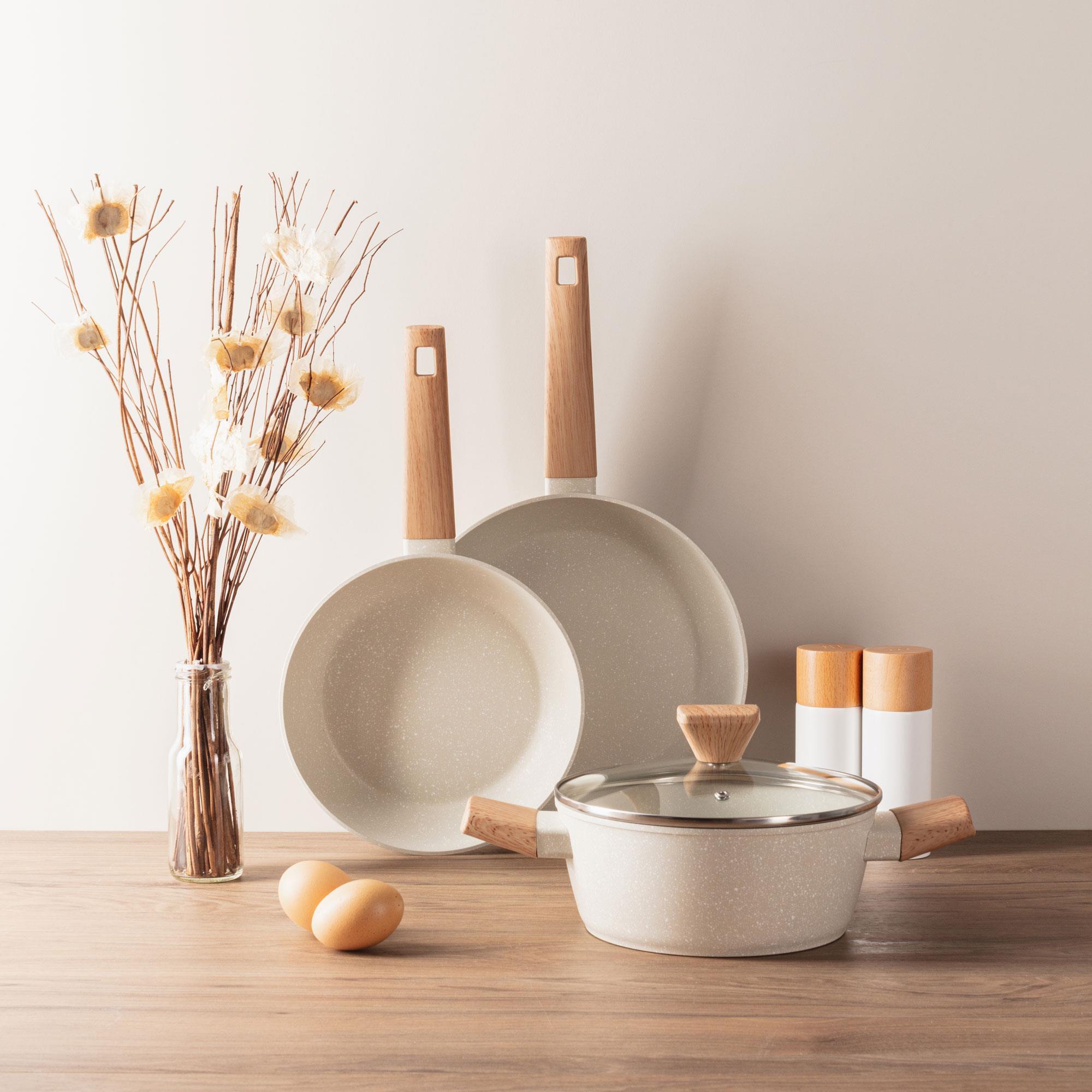 cacerola de ø20cm y 2,4l con tapa en aluminio forjado en color blanco