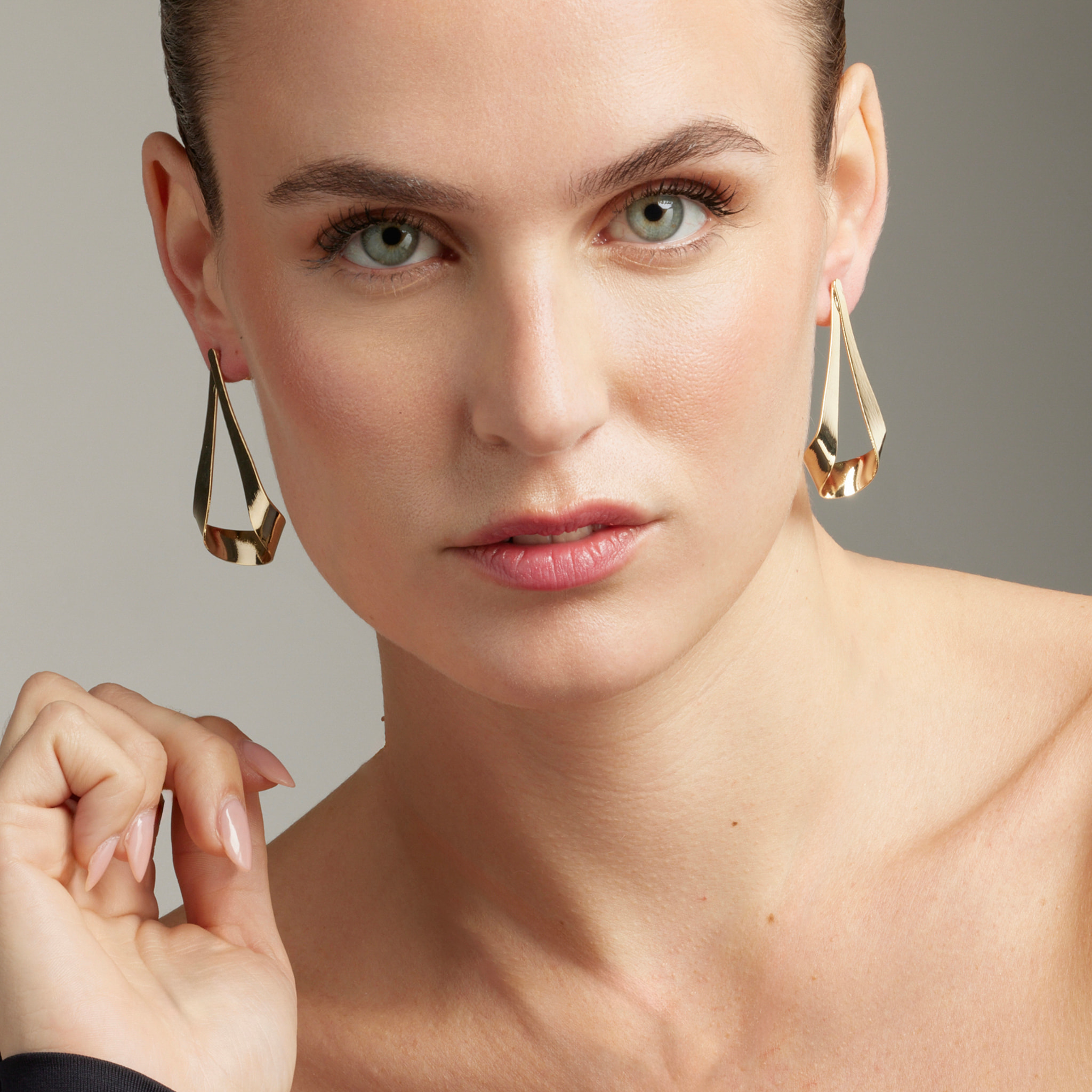 Pendientes acabados en oro amarillo de 18K