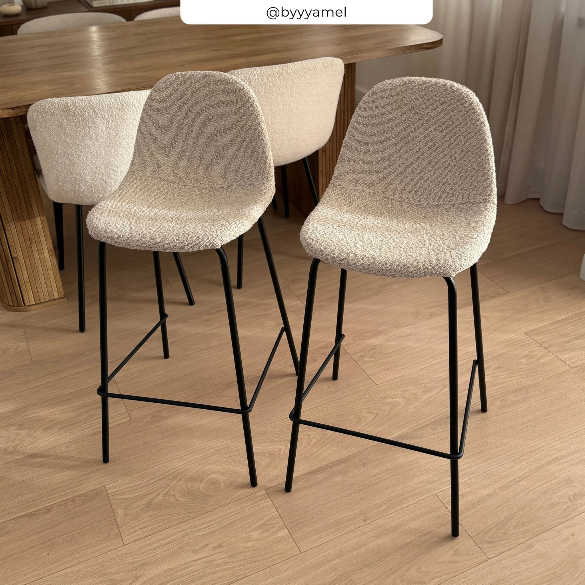 Lot de 2 chaises pour îlot central 65.5 cm en tissu bouclette beige - Henrik