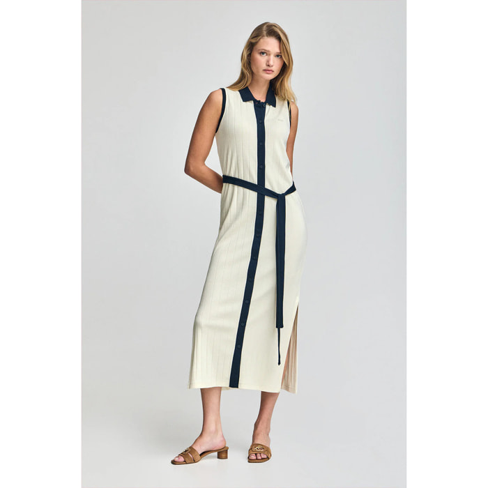Vestito color nude a coste smanicato con bottone madreperlato