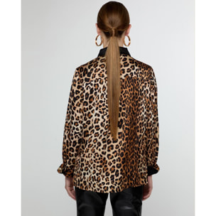 Camicia stampa animalier con colletto e pattina in contrasto