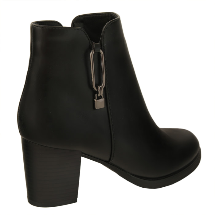 Stivaletti in simil pelle con tacco comodo