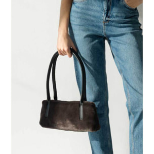 Bolso de hombro marrón con pelo