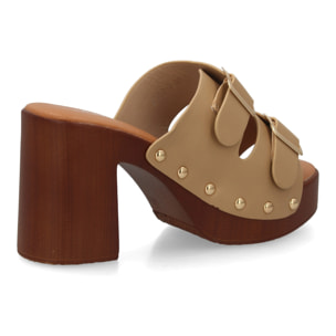 Sandalia plataforma mujer con hebillas y tachuelas