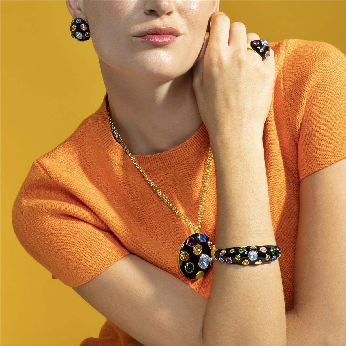 Pulsera con Lacado Negro acabado oro 18k