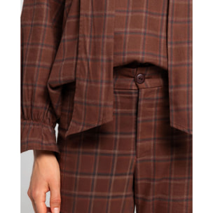 Pantalón recto marrón de cuadros con bragueta y botón