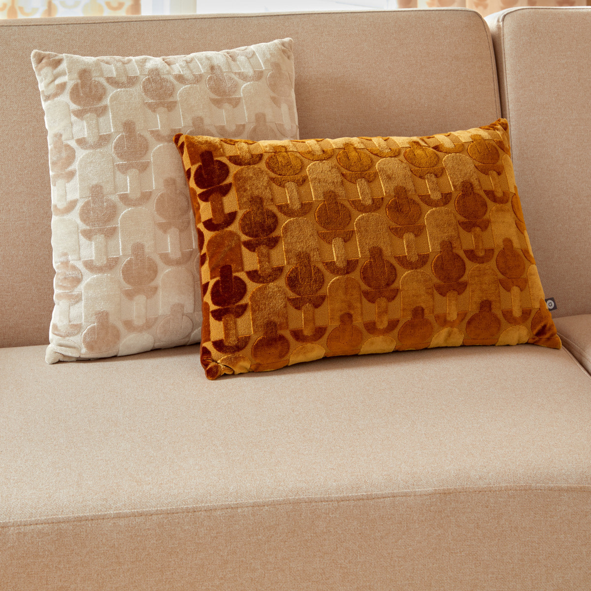 Coussin "Luna" jacquard velours ocre 30x50cm