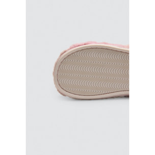 Pantofole da casa con texture e colori contrastanti