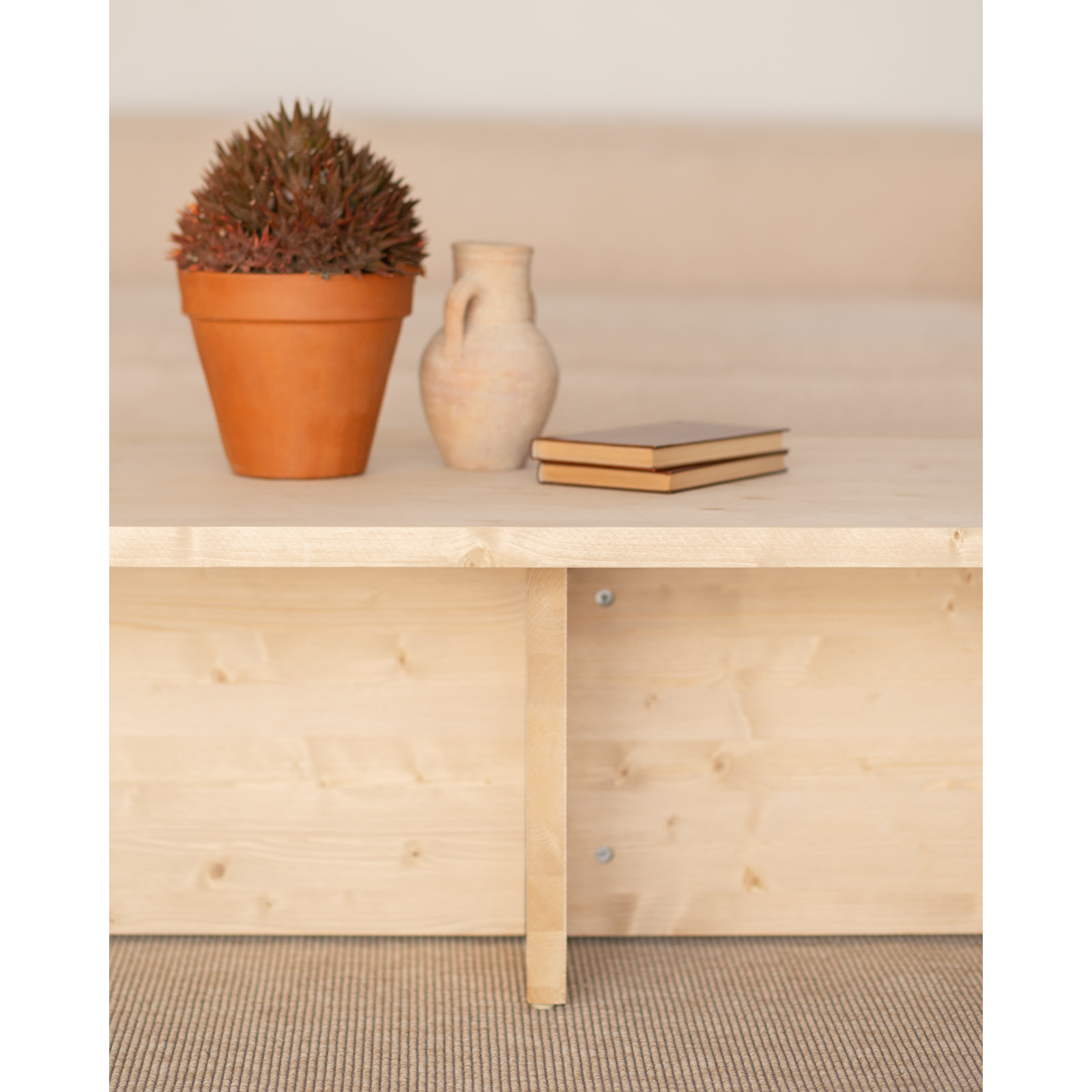 Mesa de centro de madera maciza en tono natural de 120x70cm Alto: 40 Largo: 120 Ancho: 70