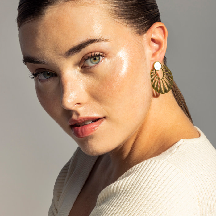 Pendientes de Madreperla Blanca acabados en oro amarillo de 18K- Elbi