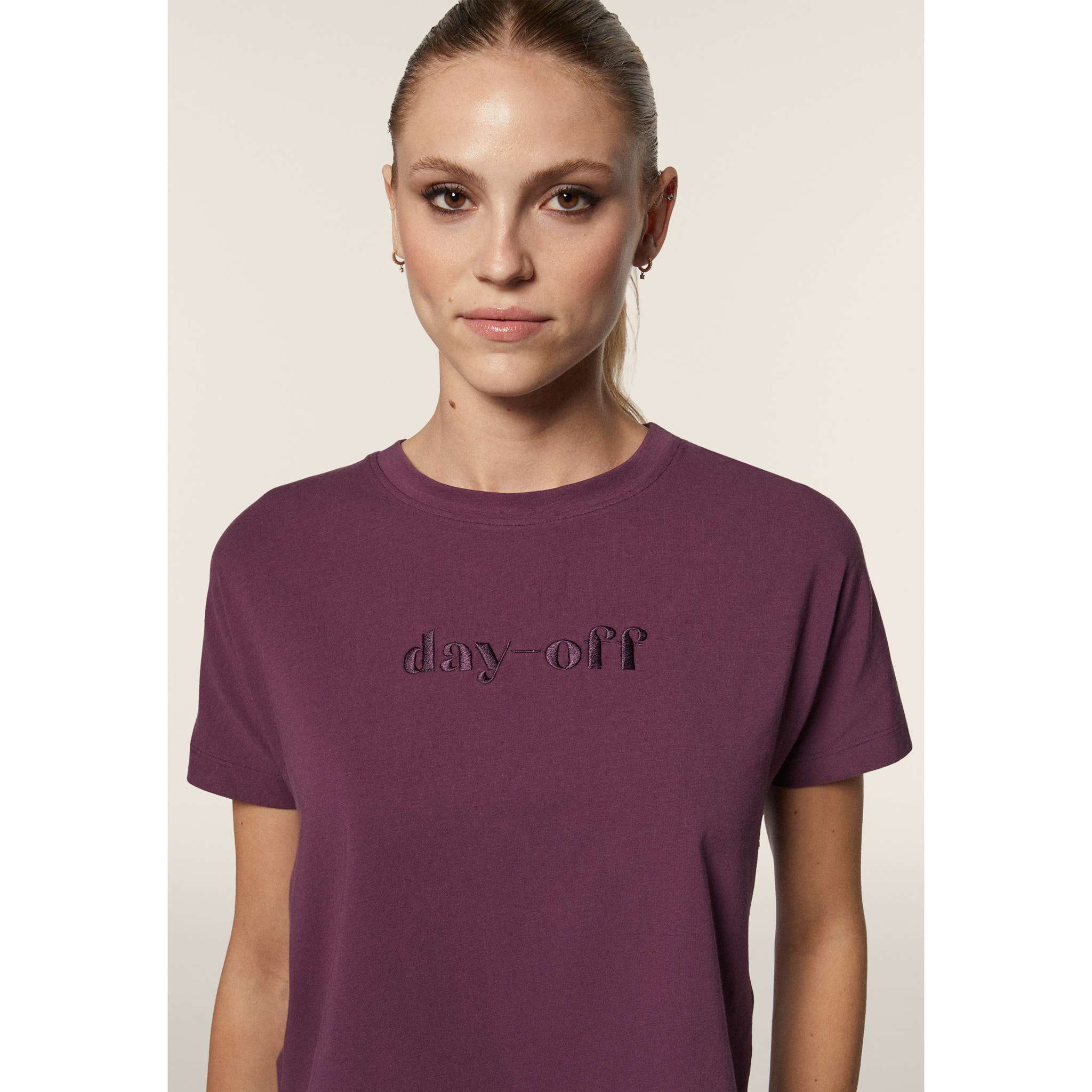 T-shirt Cropped girocollo fit comfort con ricamo