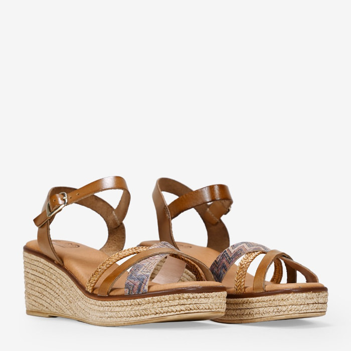 Sandalias con cuña de piel marrones