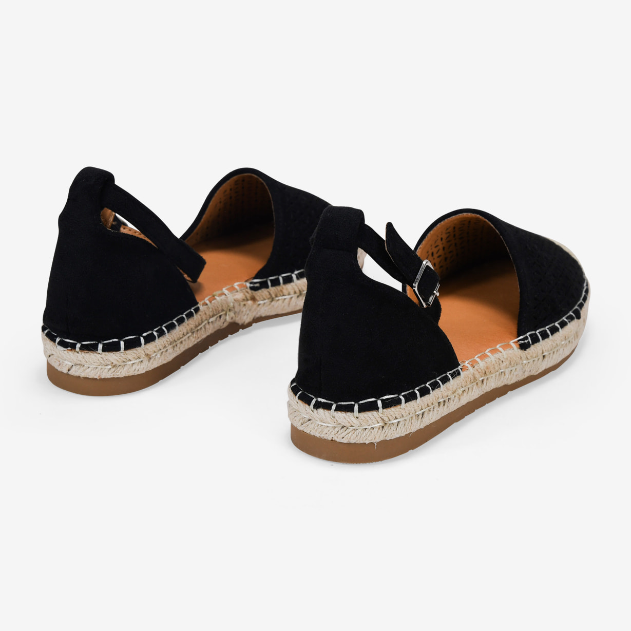 Alpargatas negras planas con esparto