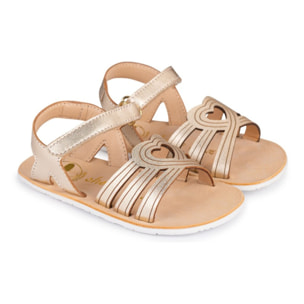 SANDALIA CORAZÓN BAREFOOT ORO - BRILLO SUTIL Y DISEÑO ROMÁNTICO