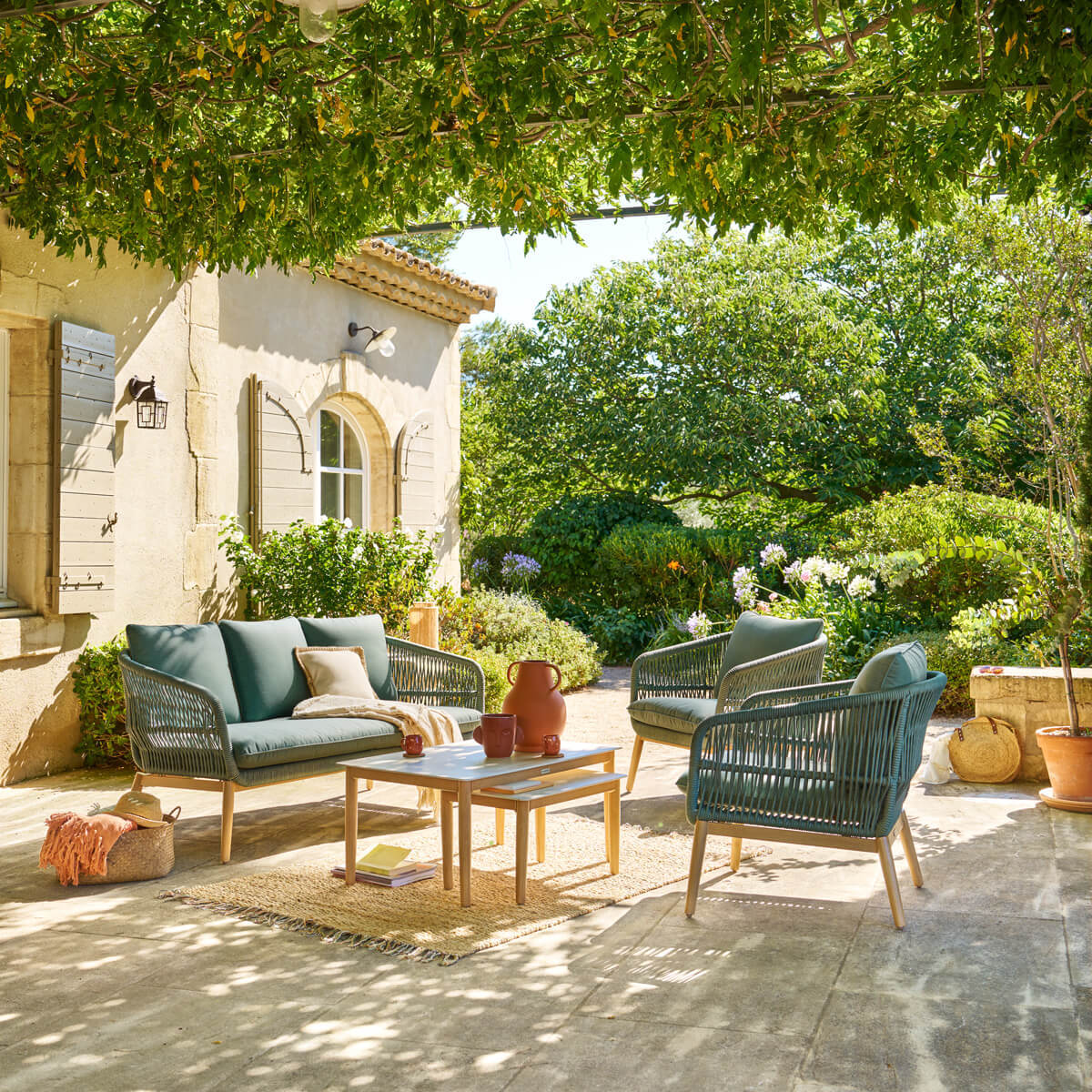 Salon de jardin "Orissa" vert olive 5 places en polyester et acier