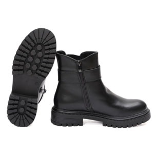 Stivaletto in simil pelle con elastico e fibbia dorata