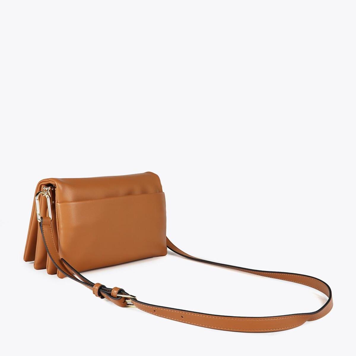 Tracolla effetto pelle con tre scomparti e patta