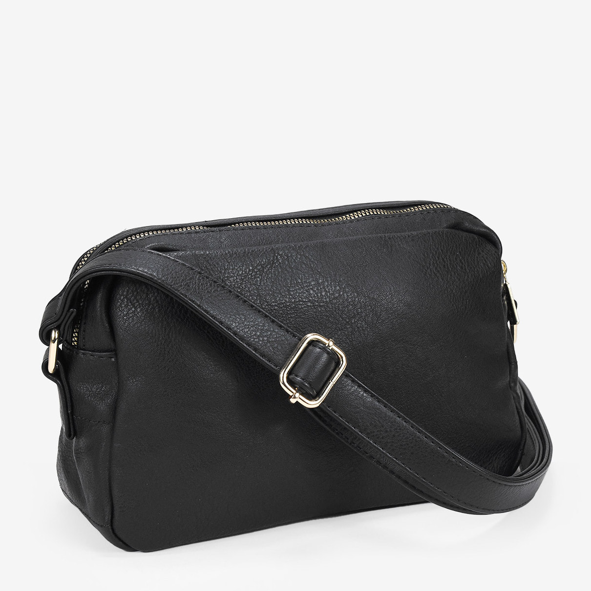 Bolso bandolera negro con tachas