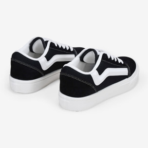 Zapatillas deportivas negras con cordones