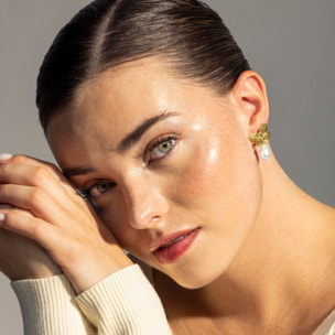 Pendientes de Perla Blanca acabados en oro amarillo de 18K- Suom