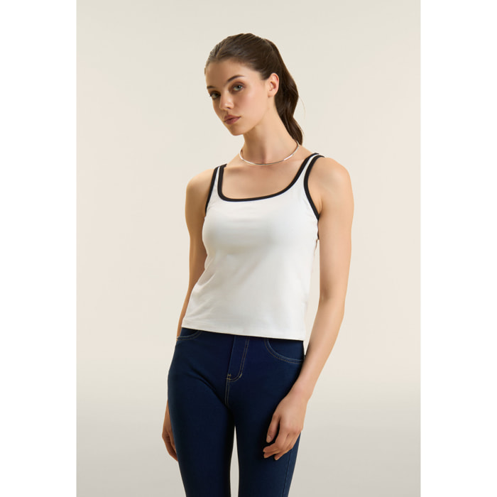 Canotta slim con bordi a contrasto