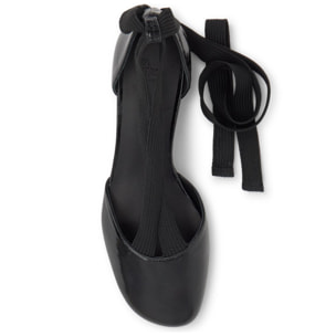 Zapato tacón Aline en charol con cintas de tela