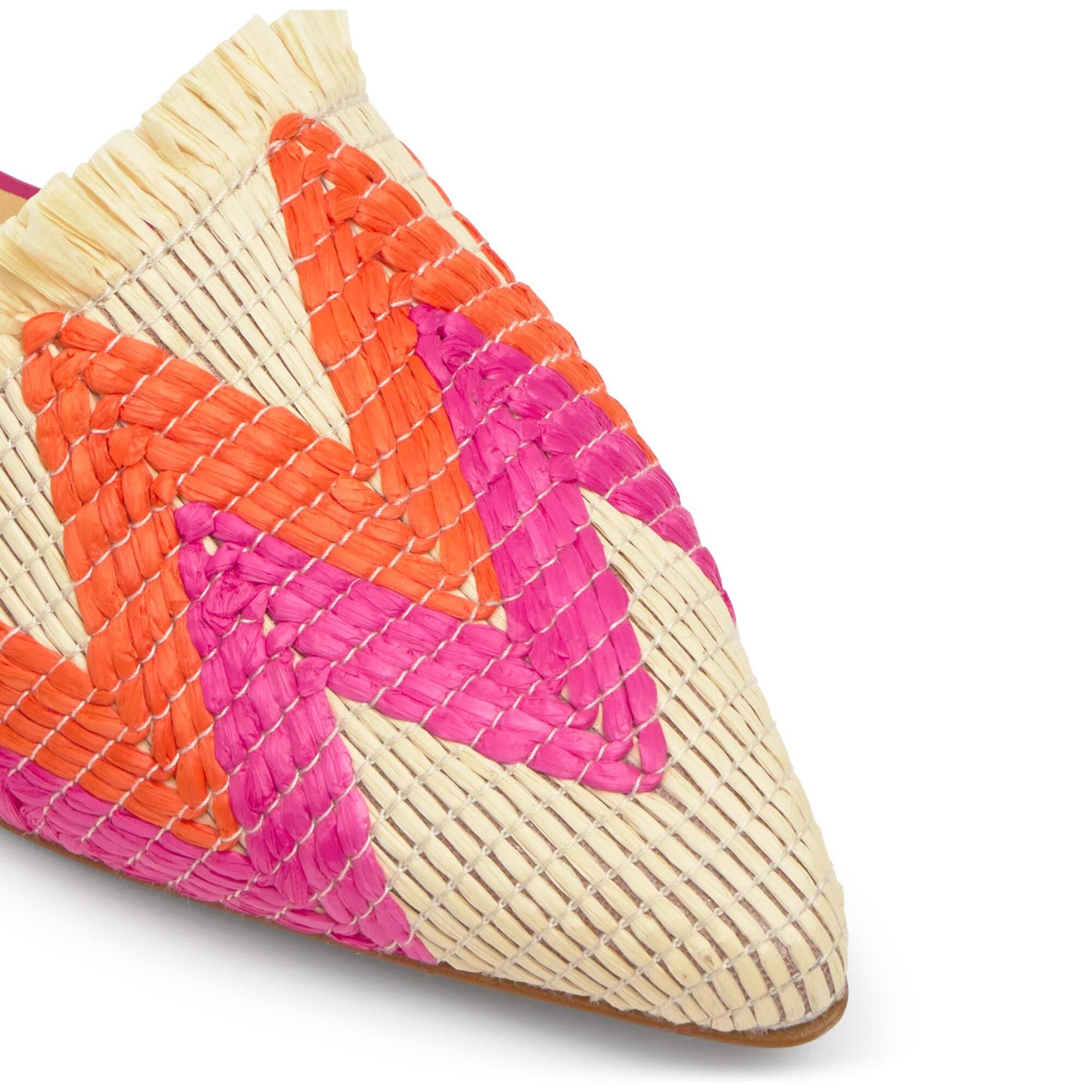 Zapato plano destalonado Berta en rafia trenzada con tira posterior en napa