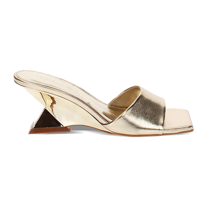 Mules Open Toe doradas en laminado