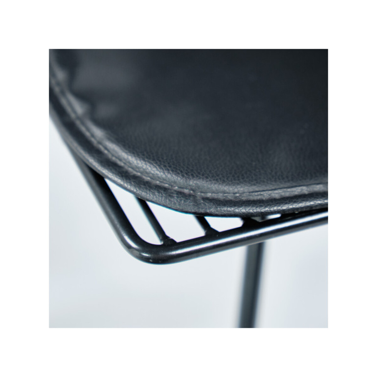 Chaise filaire en métal noir - dossier forme géométrique - PALERMO 01