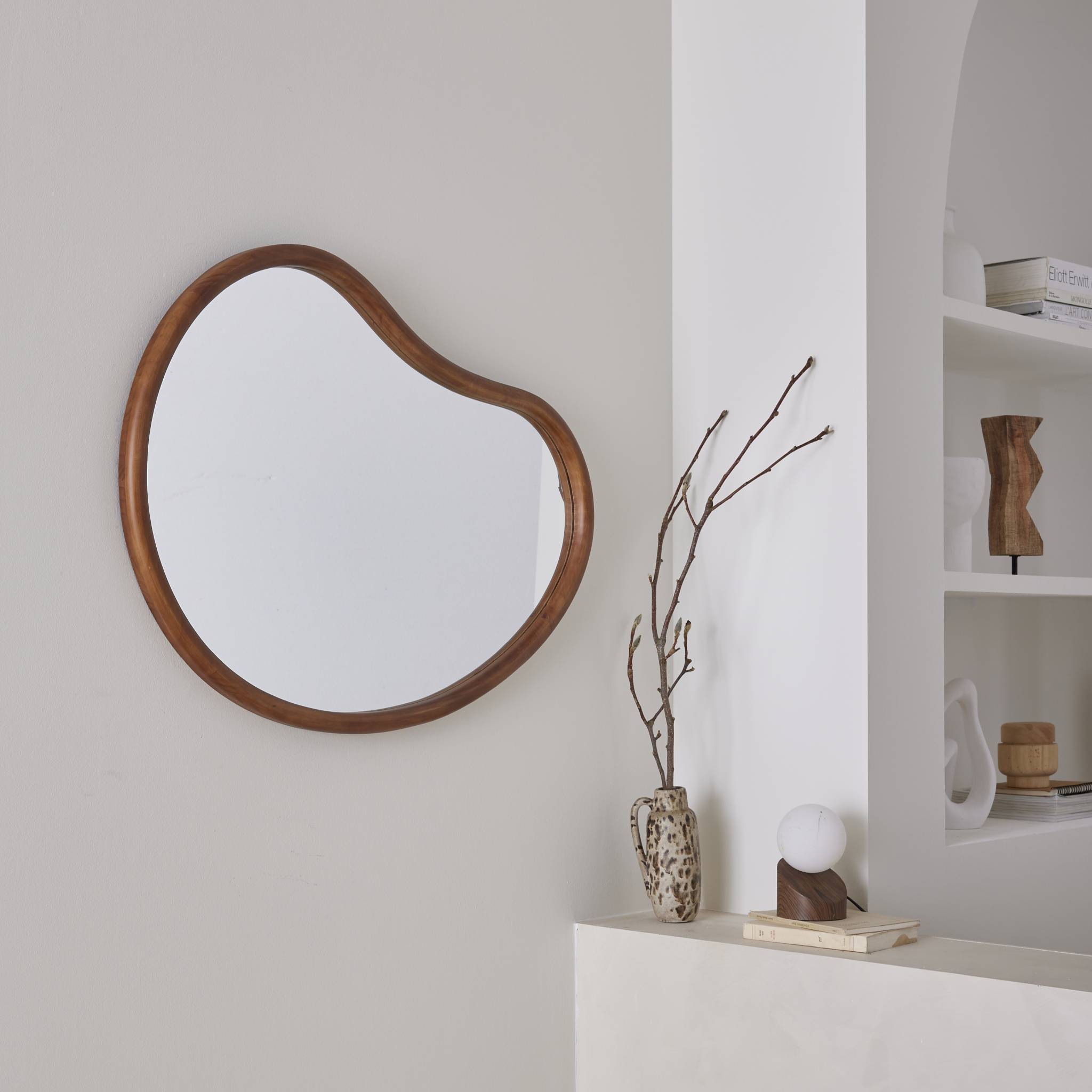 Miroir organique en bois de sapin 85cm épaisseur 3cm coloris noyer idéal entrée. chambre ou salle de bain