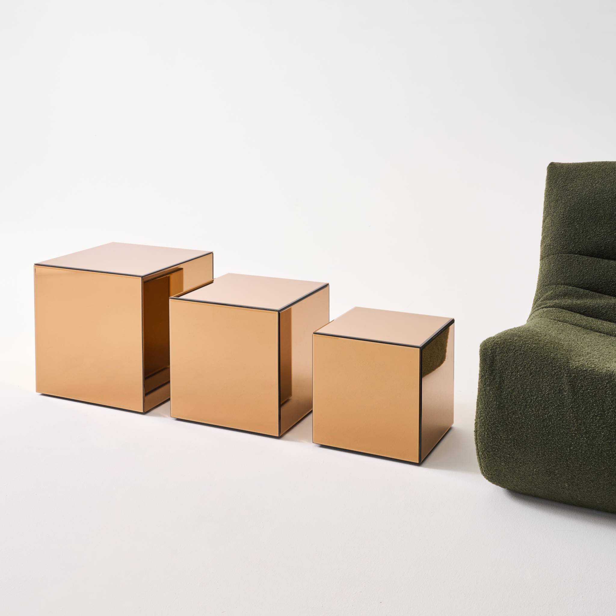 Table cubique miroir ambre. bout de canapé. table d'appoint cube miroir 35cm