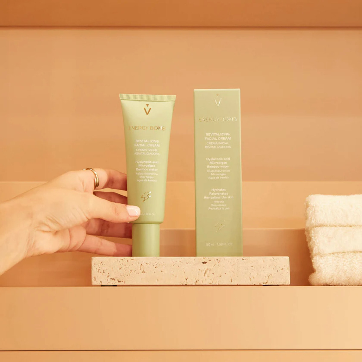 Crema Facial Revitalizante Energy Bomb - 50 ml