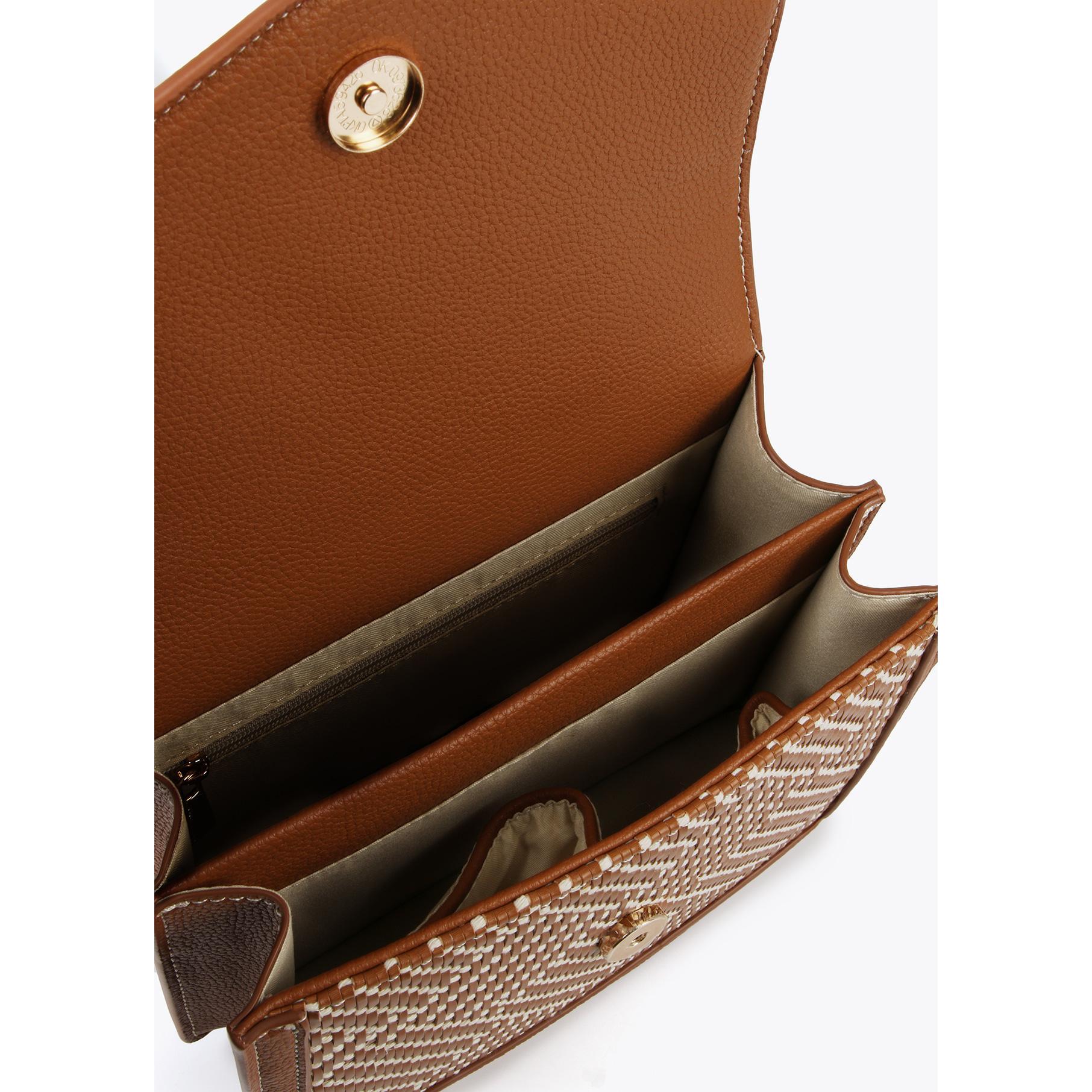 Borsa a tracolla intrecciata con patta