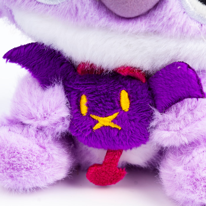 Peluche extrasuave adaptable a colgante. Diseño diablito morado. 12 cm.