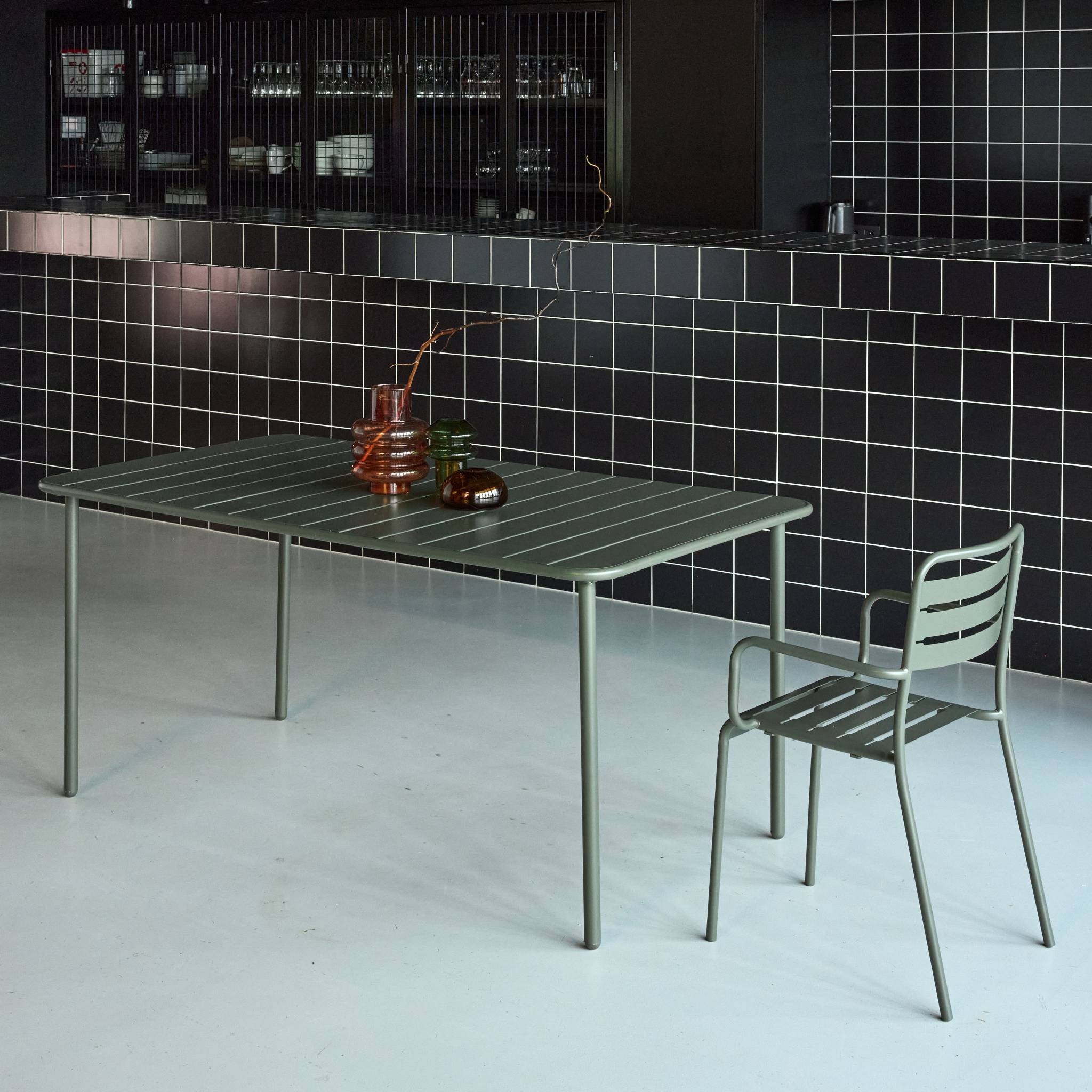 Table de jardin métal 6-8 places. kaki. Amelia. 160x90xH72.5cm