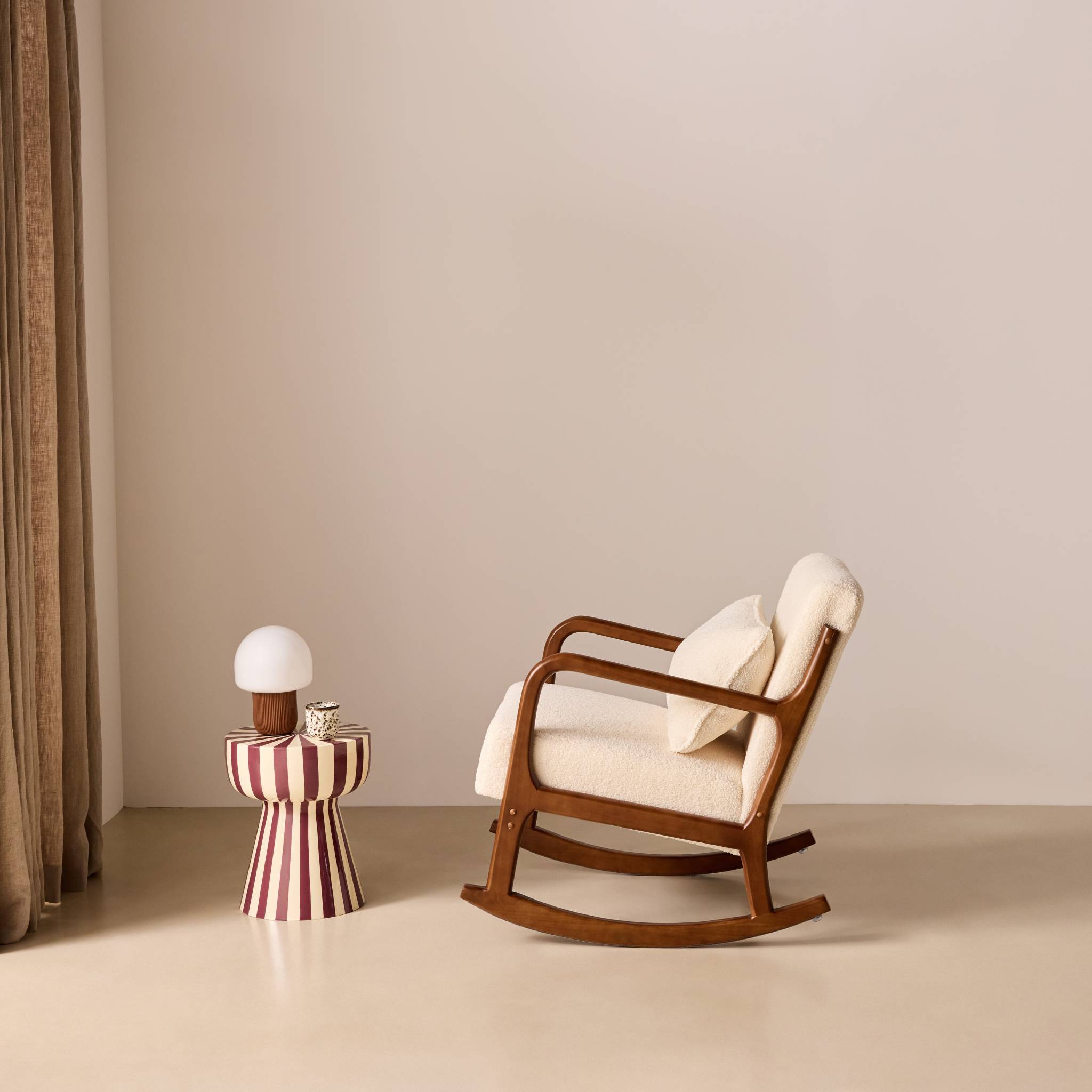 Rocking chair scandinave bois d'hévéa et bouclette LORENS