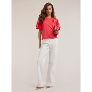 Motivi - T-shirt con spilla gioiello e piume - Rosso