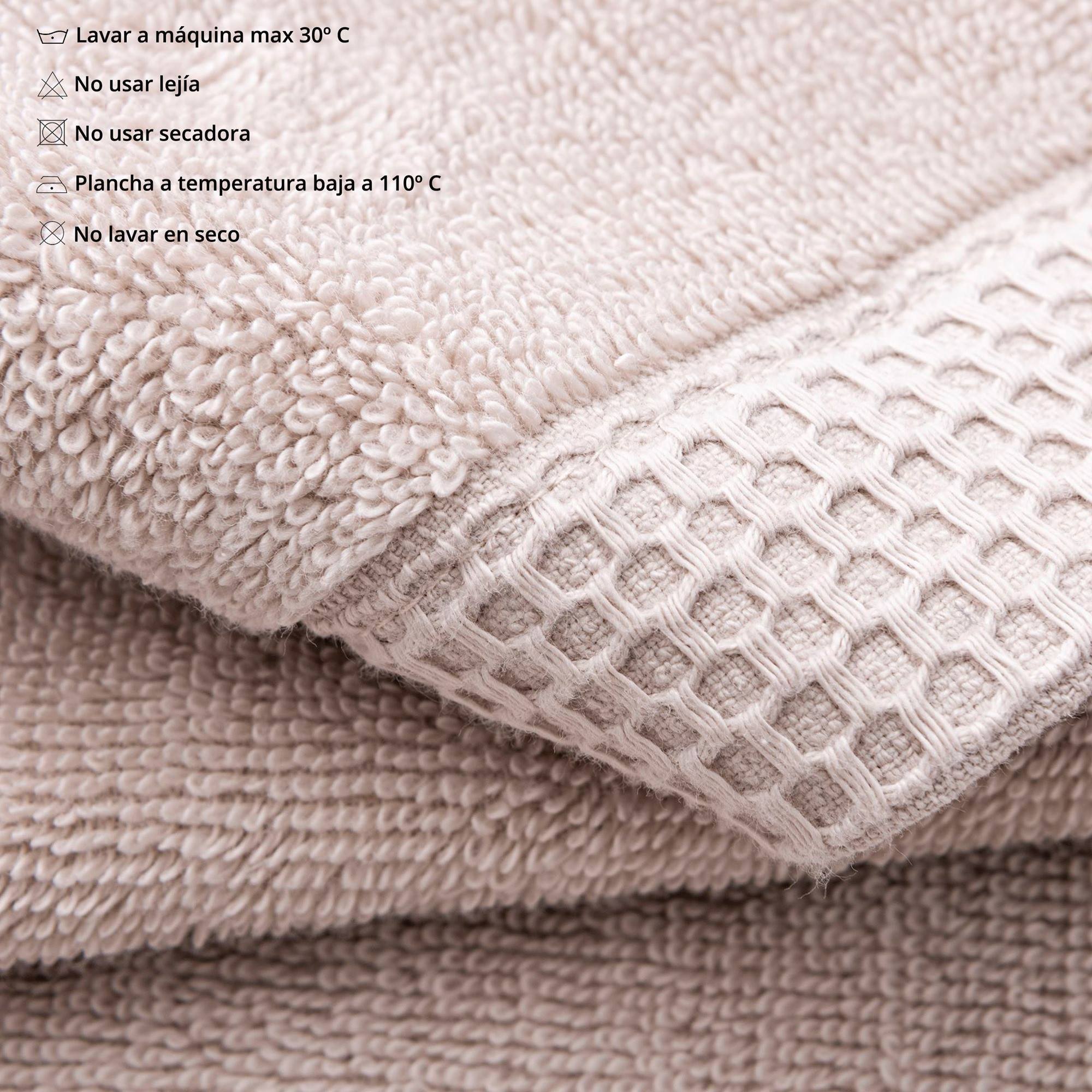 Juego de toallas nidus (30x50cm + 50x100cm + 90x150cm) 100% algodón en color crema con logo bordado scalpers home