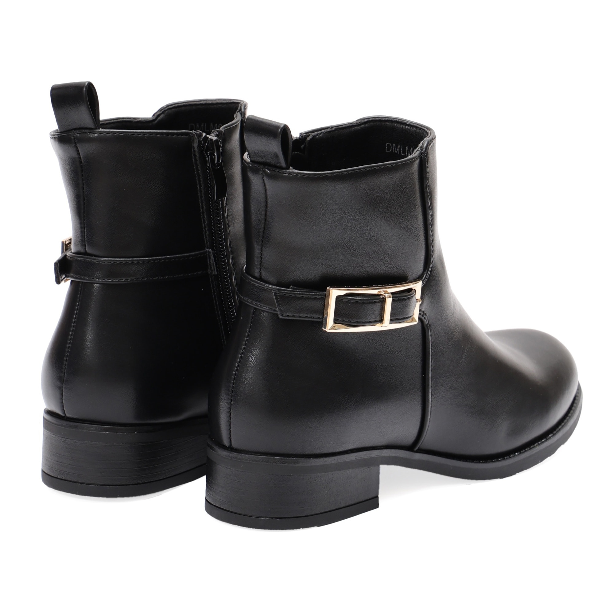 Stivaletti in simil pelle con fibbia dorata