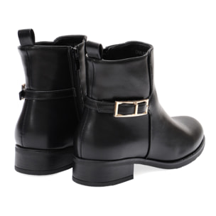 Stivaletti in simil pelle con fibbia dorata