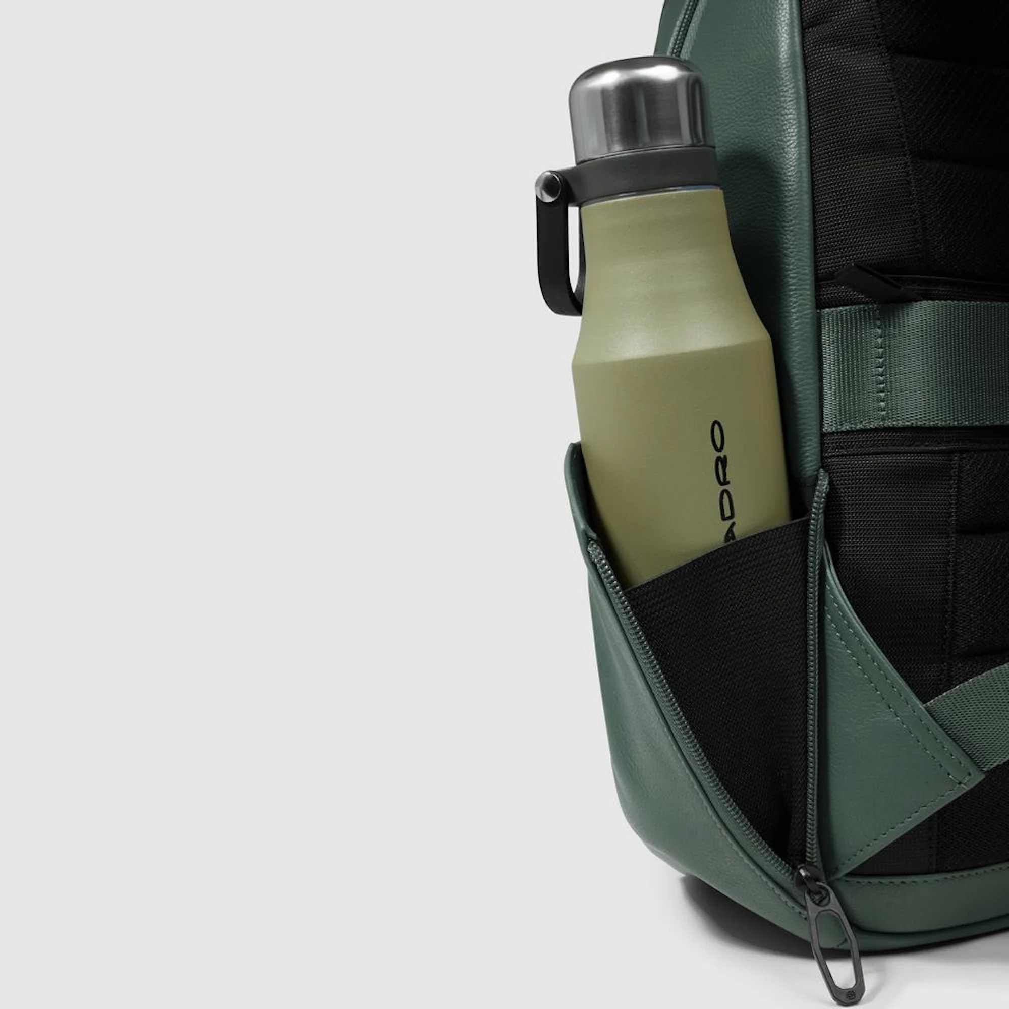 Piquadro Zaino porta pc e iPad® con tasca per Piquadro Smart Tracker, protezioni antiurto e RFID