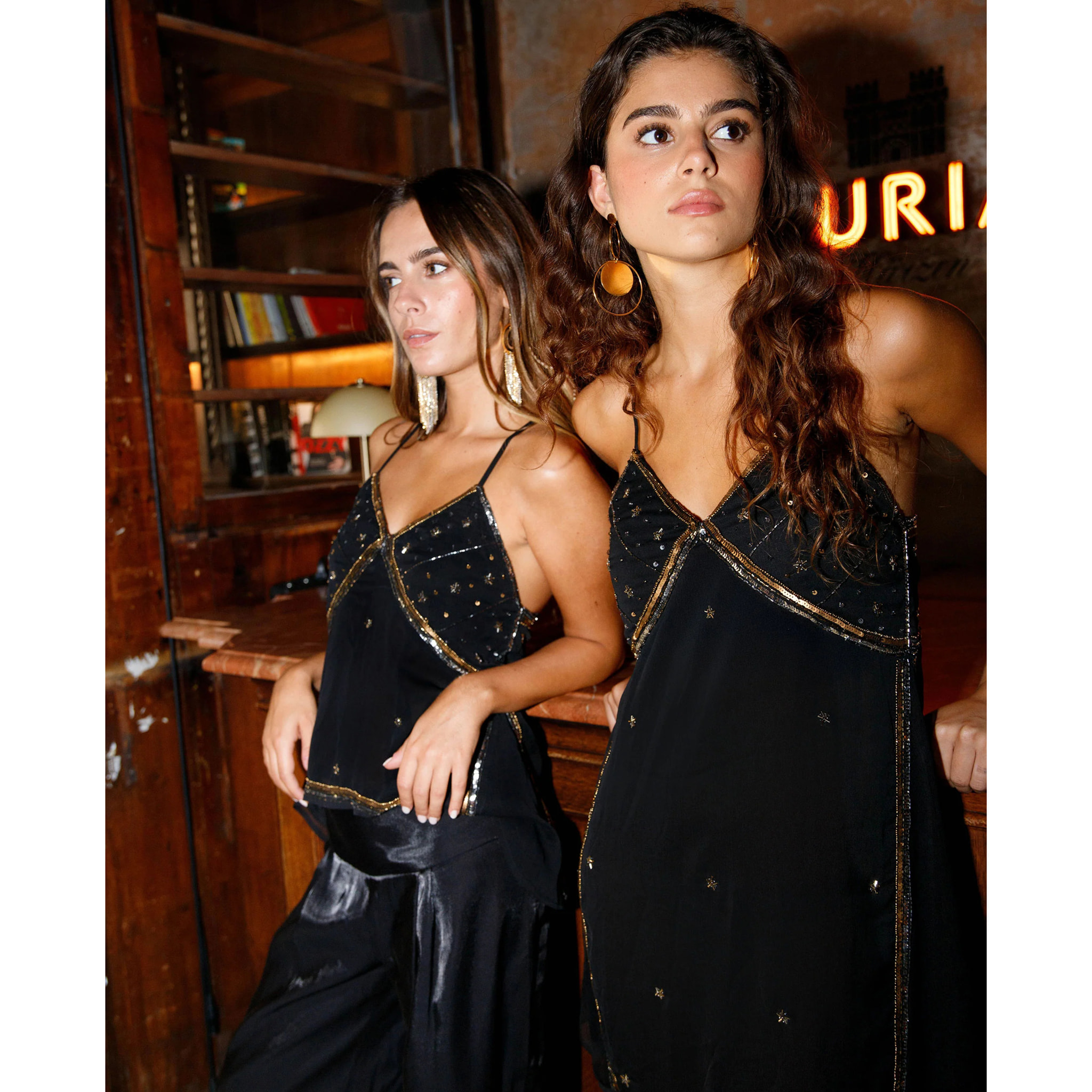 Top de tirantes con pedrería.