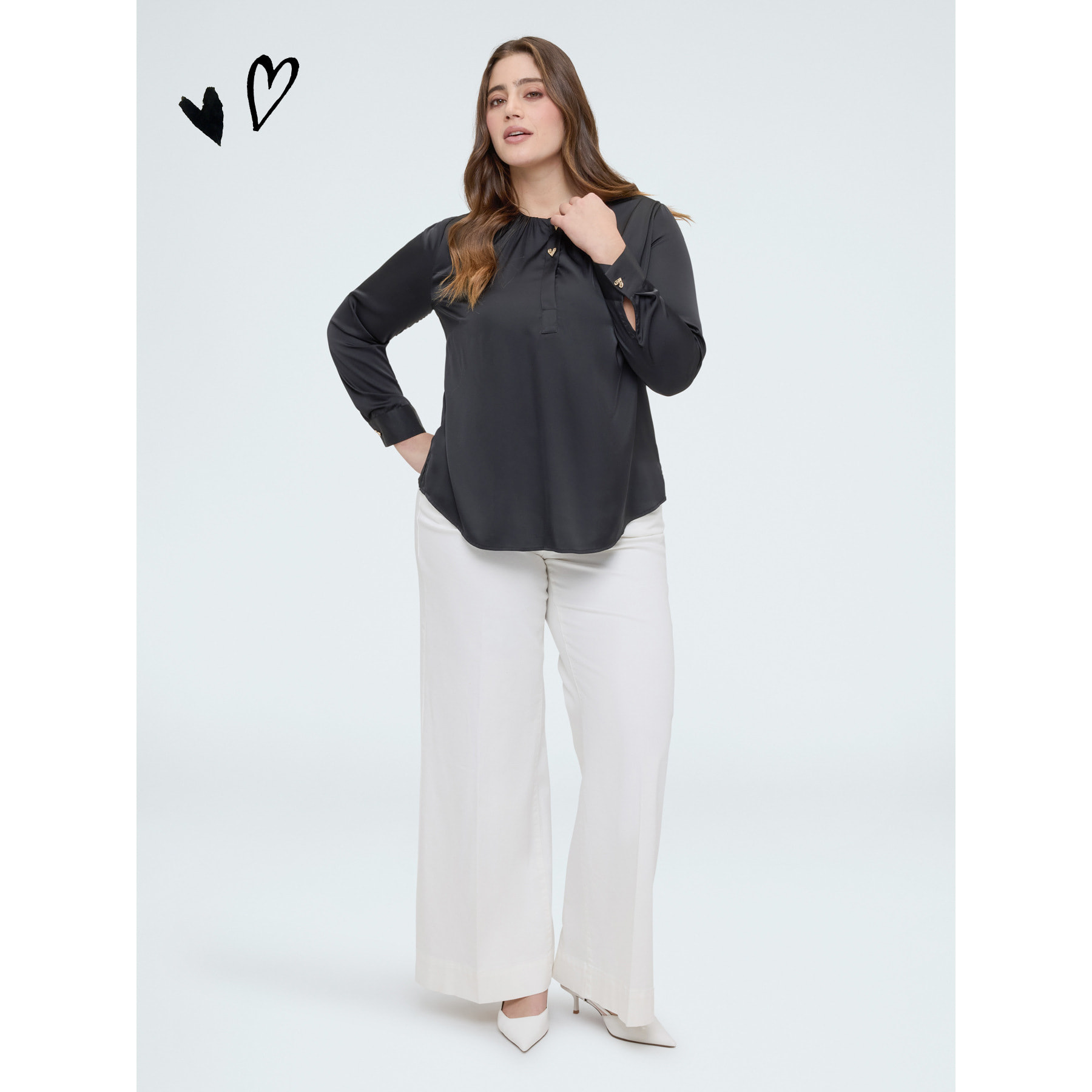Fiorella Rubino - Blusa de raso con botones en forma de corazón - Negro