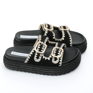 Sandali platform in simil pelle con fibbie color oro