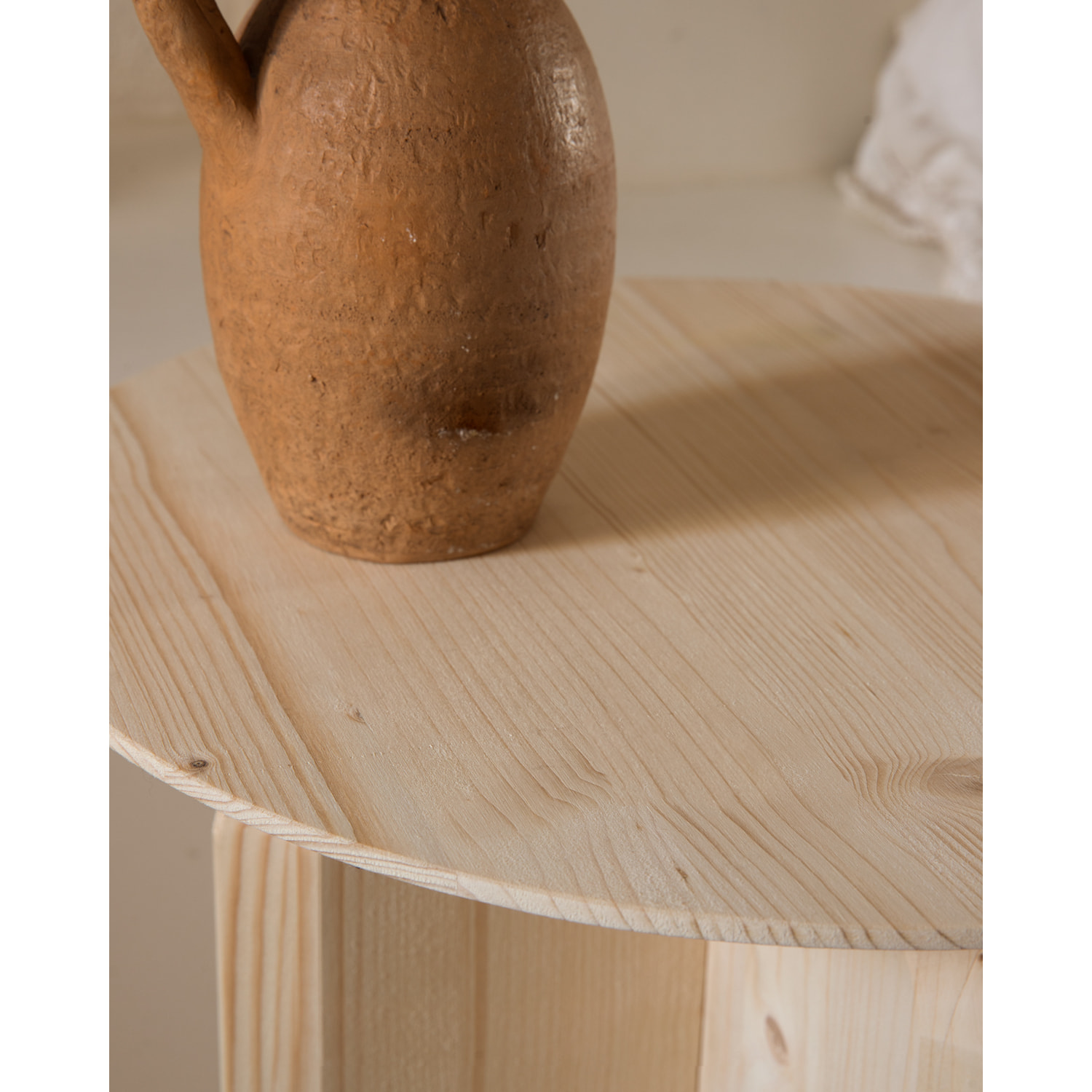 Table d’appoint en bois massif naturel de 50x45cm Hauteur: 50 Longueur: 45 Largeur: 45