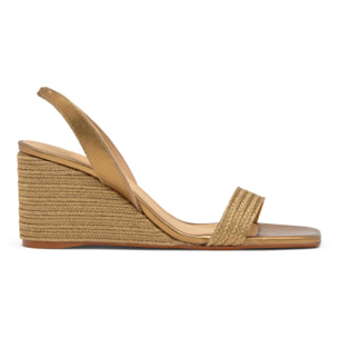 Sandalia destalonada Barby trenzada en acabado metalizado